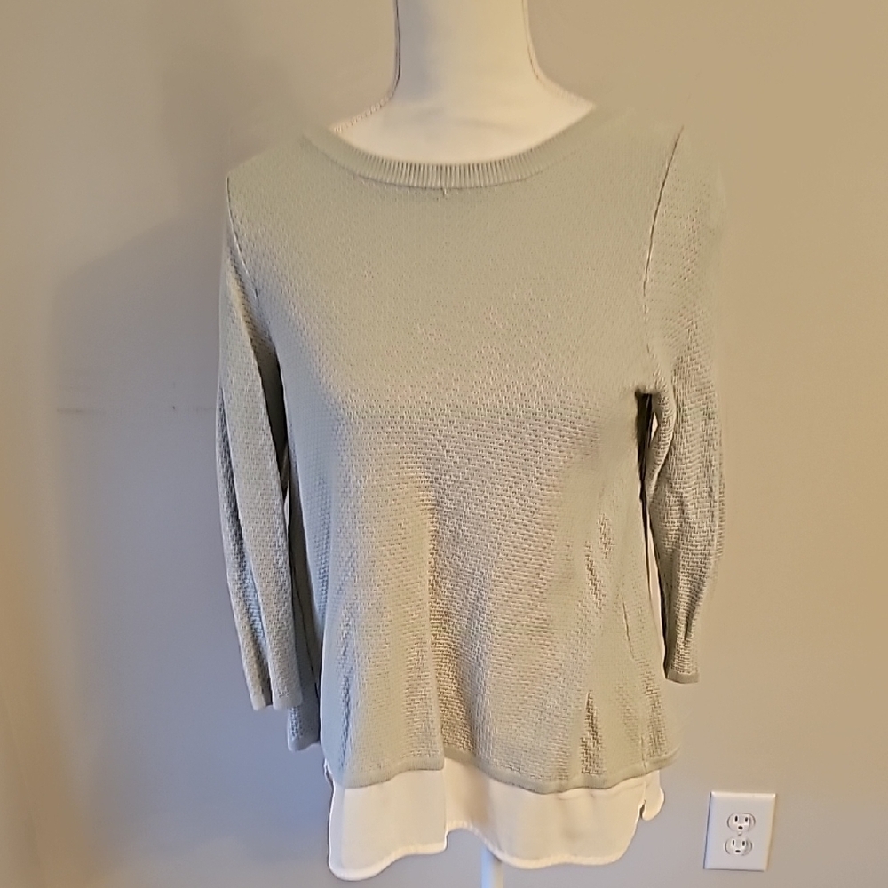 Chic Light Gray Sweater with Layered Hem